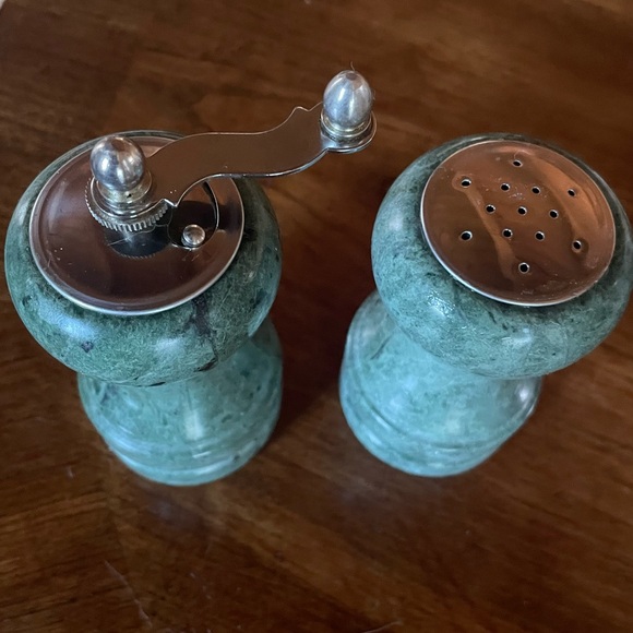 Solid Marble Salt and Pepper Grinder set - Picture 6 of 8